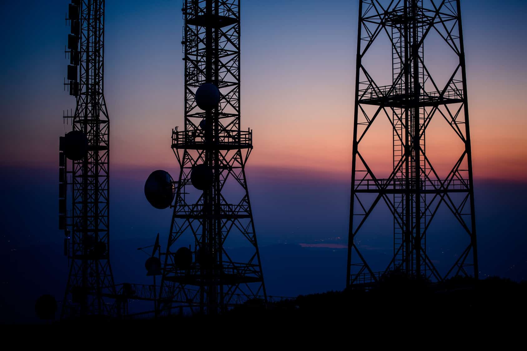 El IFT entregó los títulos de concesión a los cinco participantes ganadores en la licitación pública para concesionar el uso, aprovechamiento y explotación comercial de 10 MHz de espectro radioeléctrico disponibles en la banda 440-450 MHz.